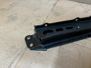 KIEŁ WSPORNIK WÓZKA SANEK PRZÓD PRAWY TOYOTA AURIS II