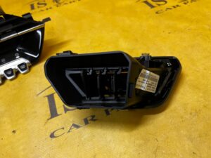 KRATKA NAWIEWU DESKI KONSOLI PRZÓD LEWA LEWY PEUGEOT 2008 II