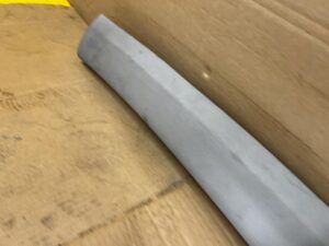 POSZYCIE OSŁONA OBUDOWA SŁUPKA PRZÓD A LEWY TOYOTA AURIS II