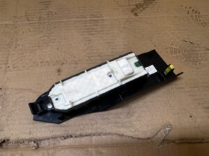 PANEL PRZEŁĄCZNIK SZYB DRZWI PRZÓD LEWY TOYOTA AURIS II EU