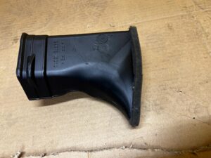 KANAŁ PRZEWÓD WLOT DOLOT POWIETRZA BATERII TOYOTA AURIS II 1.8 HYBRID