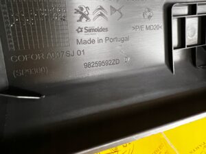 POSZYCIE TAPICERKA KLAPY TYŁ BAGAŻNIKA PEUGEOT 2008 II