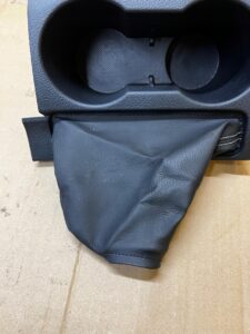 SCHOWEK UCHWYT NA KUBKI CUPHOLDER TUNELU ŚRODKOWEGO TOYOTA AURIS II EU