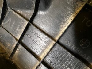 NADKOLE CHLAPACZ TYŁ LEWY TOYOTA AURIS II HB