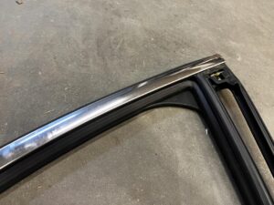 RAMKA USZCZELKA DRZWI PRZÓD LEWY FORD ESCAPE MK4