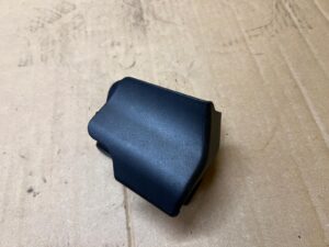 OSŁONA PROWADNICY SZYNY FOTELA PRZÓD LEWY TOYOTA AURIS II