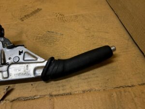 DŹWIGNIA RĄCZKA HAMULCA RĘCZNEGO TOYOTA AURIS II