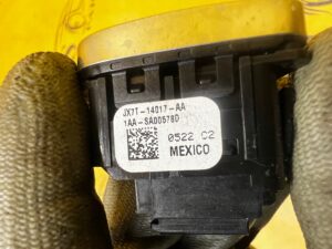 PRZYCISK PRZEŁĄCZNIK CENTRALNEGO ZAMKA DRZWI PRZÓD LEWY FORD ESCAPE MK4