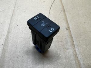 PANEL PRZEŁĄCZNIK PRZYCISK OGRZEWANIA FOTELA LEWY TOYOTA AURIS II