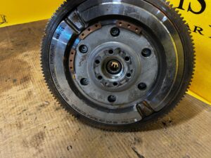 KOMPLET SPRZĘGŁO KOŁO DMUMASOWE TARCZA DOCISK PEUGEOT 2008 II 1.5 BLUE HDI