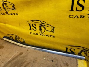 LISTWA SZYBY KAROSERYJNEJ BŁOTNIKA TYŁ PRAWA PRAWY MERCEDES GL X166