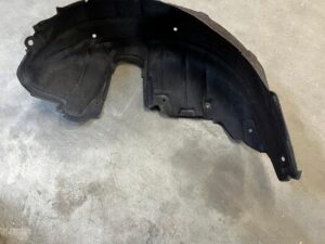 NADKOLE TYŁ PRAWY TOYOTA AURIS II HB