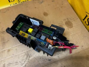 SKRZYNKA BEZPIECZNIKÓW PRZEKAŹNIKÓW MERCEDES GL X166 3.0 CDI 350 BLUETEC