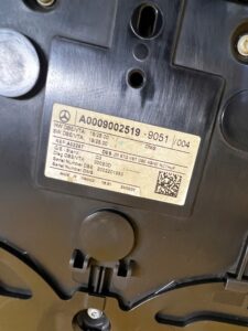 LAMPKA OŚWIETLENIE PODSUFITKI PRZÓD SZYBERDACH SOS SCHOWEK MERCEDES A W177