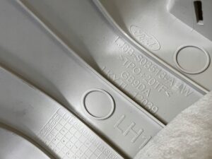 POSZYCIE OSŁONA OBUDOWA SŁUPKA PRZÓD A LEWY FORD ESCAPE MK4