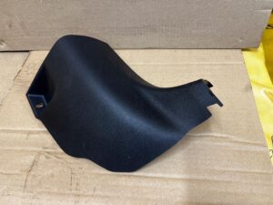 PLASTIK OSŁONA PROGU SŁUPKA A PRZÓD PRAWY TOYOTA AURIS II