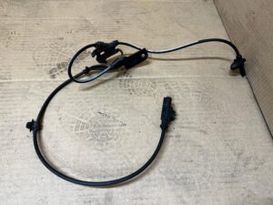 CZUJNIK ABS PRZÓD LEWY TOYOTA AURIS II