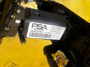 RAMKA OSŁONA DEKOR TUNEL ŚRODKOWY USB PIANO BLACK PEUGEOT 2008 II EU