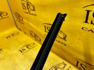 LISTWA ZGARNIAJĄCA USZCZELKA SZYBY DRZWI TYŁ LEWY FORD ESCAPE MK4