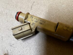 WTRYSKIWACZ WTRYSK PALIWA TOYOTA AURIS II 1.8 HYBRID