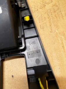 OSŁONA ZAŚLEPKA KONSOLI DESKI LEWA PRZEŁĄCZNIKI TOYOTA AURIS II LIFT EU