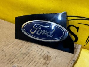 ZNACZEK LOGO EMBLEMAT ZDERZAKA PRZÓD FORD KUGA MK3 ESCAPE MK4