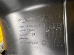 PLASTIK OSŁONA PROGU SŁUPKA A PRZÓD PRAWY PRAWA PEUGEOT 2008 II EU