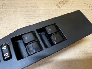 PANEL PRZEŁĄCZNIK SZYB DRZWI PRZÓD LEWY TOYOTA AURIS II EU