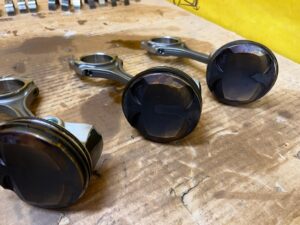 4 X TŁOK KORBOWÓD TOYOTA RAV4 V 2.5 HYBRID XA25A