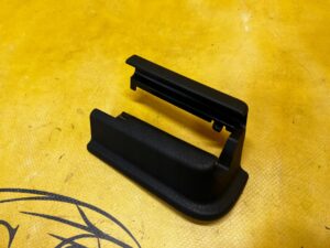 OSŁONA PROWADNICY SZYNY FOTELA PRZÓD LEWY MERCEDES A W177