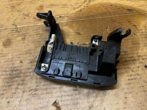 SKRZYNKA MODUŁ BEZPIECZNIKÓW MERCEDES GL X166