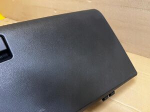 SCHOWEK PASAŻERA DESKI KONSOLI PRAWY TOYOTA AURIS II