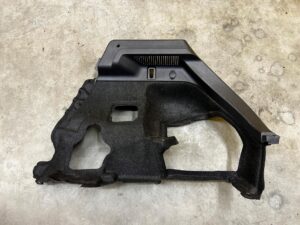 TAPICERKA BOCZEK BAGAŻNIKA TYŁ PRAWY PRAWA TOYOTA AURIS II HB