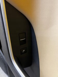 WNĘTRZE FOTELE KANAPA GRZANE BOCZKI SKÓRA AIRBAG ISOFIX TOYOTA RAV4 V EU