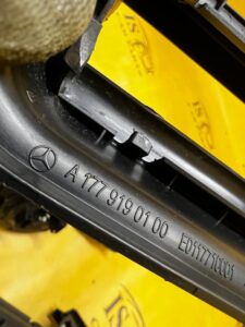 OSŁONA PROWADNICY SZYNY FOTELA PRZÓD LEWY MERCEDES A W177