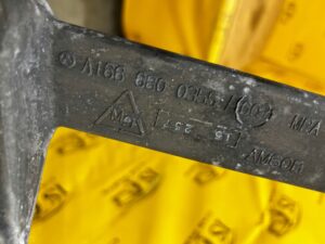 RURA STELAŻ WZMOCNIENIE DESKI KONSOLI MERCEDES GL X166 LHD