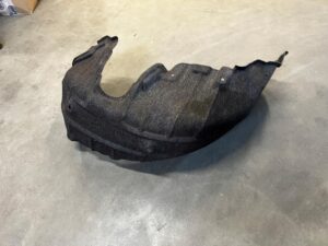 NADKOLE TYŁ PRAWY TOYOTA AURIS II HB