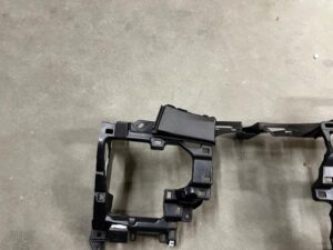 STELAŻ DOLNY DESKI KOKPITU DESKA KONSOLA DOLNA DÓŁ TOYOTA AURIS II EU