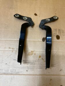 KOMPLET ZAWIASY MASKI POKRYWY SILNIKA FORD ESCAPE MK4 UM