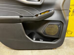 BOCZEK TAPICERKA DRZWI LEWY PRZÓD FORD ESCAPE MK4