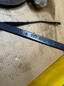 KOMPLET RAMIONA RAMIĘ WYCIERACZEK WYCIERACZKI PRZÓD MERCEDES A W177 EU