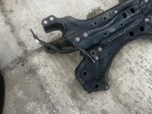 SANKI WÓZEK ZAWIESZENIE PRZÓD TOYOTA AURIS II 1.8 HYBRID