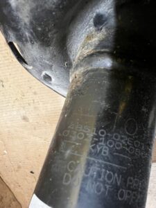 AMORTYZATOR MCPHERSON PRZÓD PRAWY TOYOTA AURIS II 1.8 HYBRID