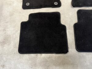 KOMPLET DYWANIKI WYCIERACZKI WELUROWE ORYGINALNE FORD ESCAPE MK4