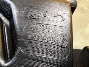 KANAŁ PRZEWÓD WLOT DOLOT POWIETRZA SZYBY PRZÓD PEUGEOT 2008 II