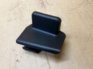 OSŁONA PROWADNICY SZYNY FOTELA PRZÓD LEWY TOYOTA AURIS II