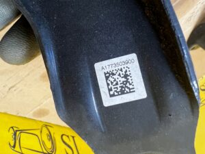 WAHACZ TYŁ TYLNY POPRZECZNY PRAWY LEWY MERCEDES A W177 A35 AMG