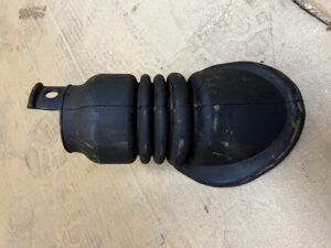 OSŁONA PRZEKŁADNI KOLUMNY KIEROWNICZEJ KRZYŻAKA TOYOTA AURIS II EU