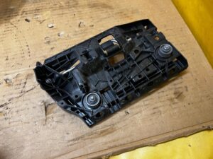 MOCOWANIE UCHWYT LAMPY REFLEKTORA PRZÓD LEWY PORSCHE PANAMERA 970 I LIFT