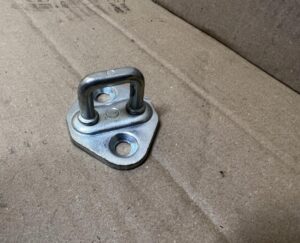 RYGIEL ZATRZASK ZAMKA DRZWI TOYOTA AURIS II